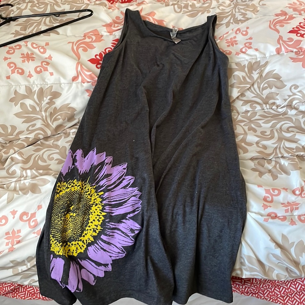 Lg gray sleeveless dress with purple flower with yellow center on side